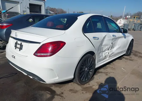 2017 Mercedes-Benz C 300 Sport z USA, uszkodzony, nr VIN 55SWF4JB8HU194448